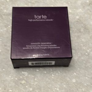Tarte. Smooth operator. Amazonian clay finishing powder. .30 fl oz.